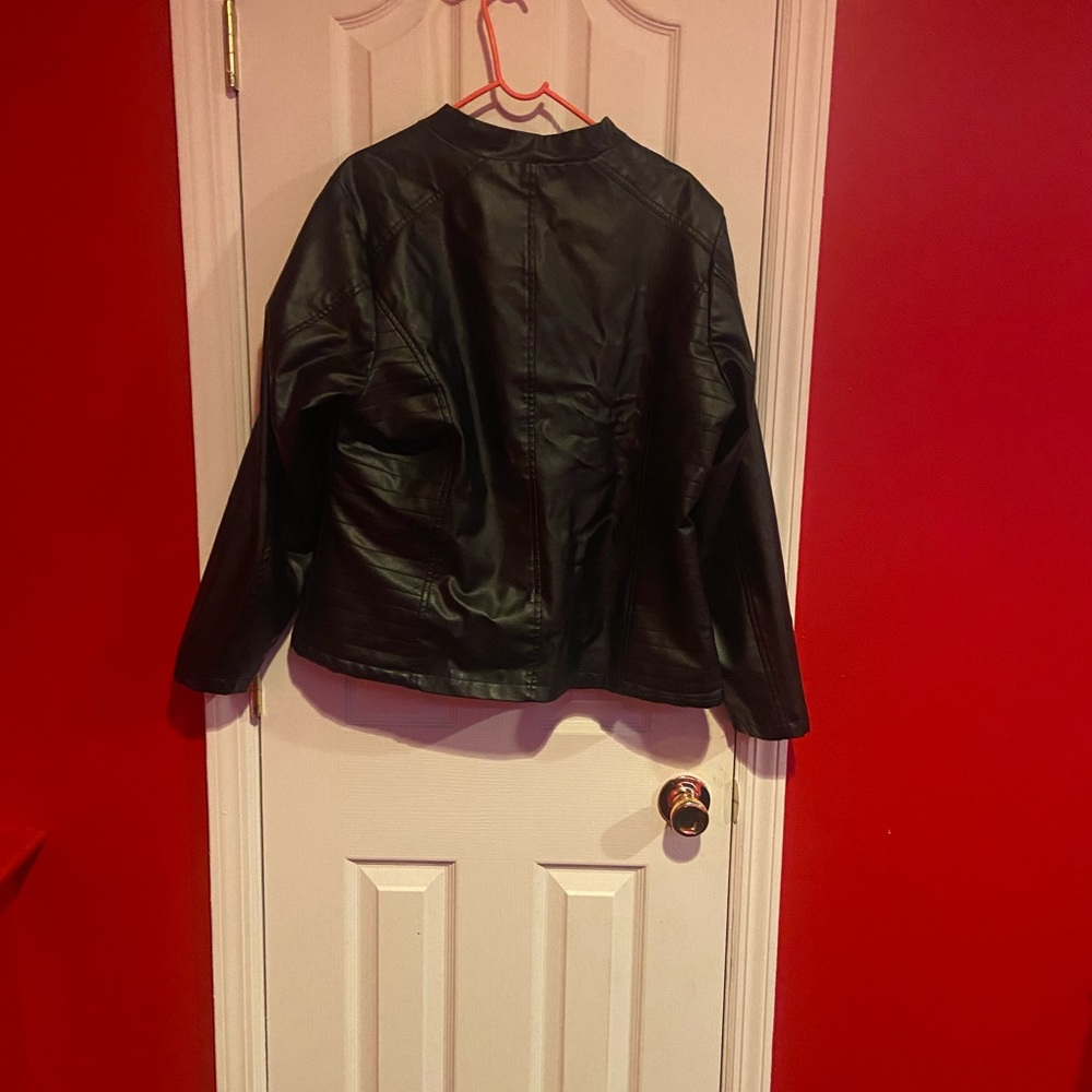 Leather jacket - Picture 2 of 3